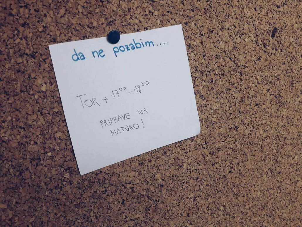 Na listku je opomnik za priprave na maturo.