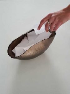 Izbira lističa z izpitnimi vprašanji na ustni maturi iz slovenščine